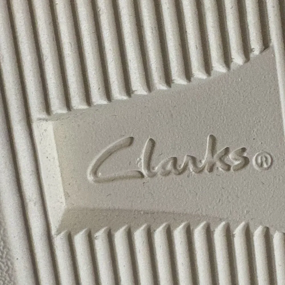 Clarks Women's Slip‎ On Sneaker Layton Petal Size 8.5 Medium Black Combi